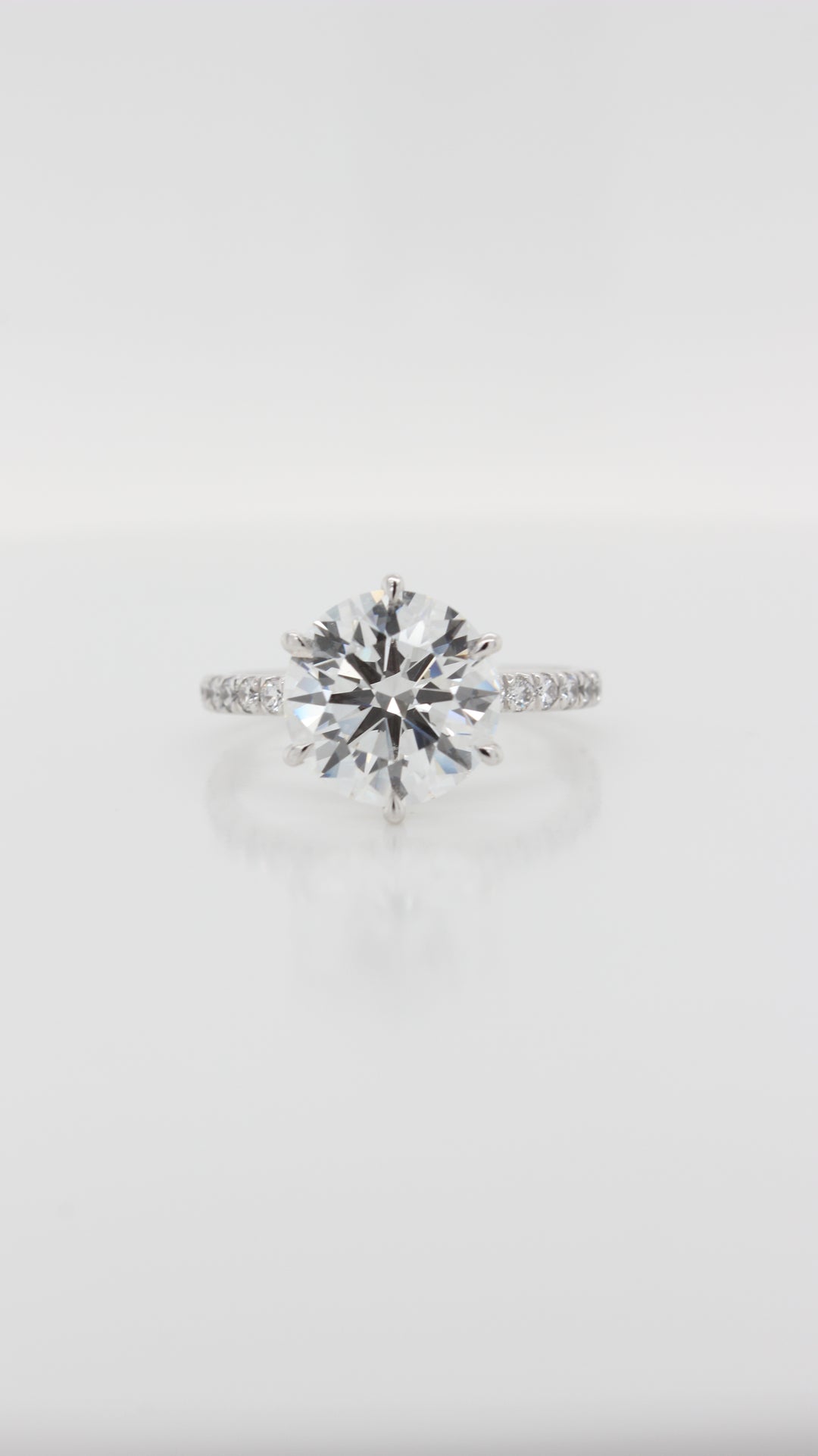 3.32ct Round Brilliant Diamond in the Christina Design