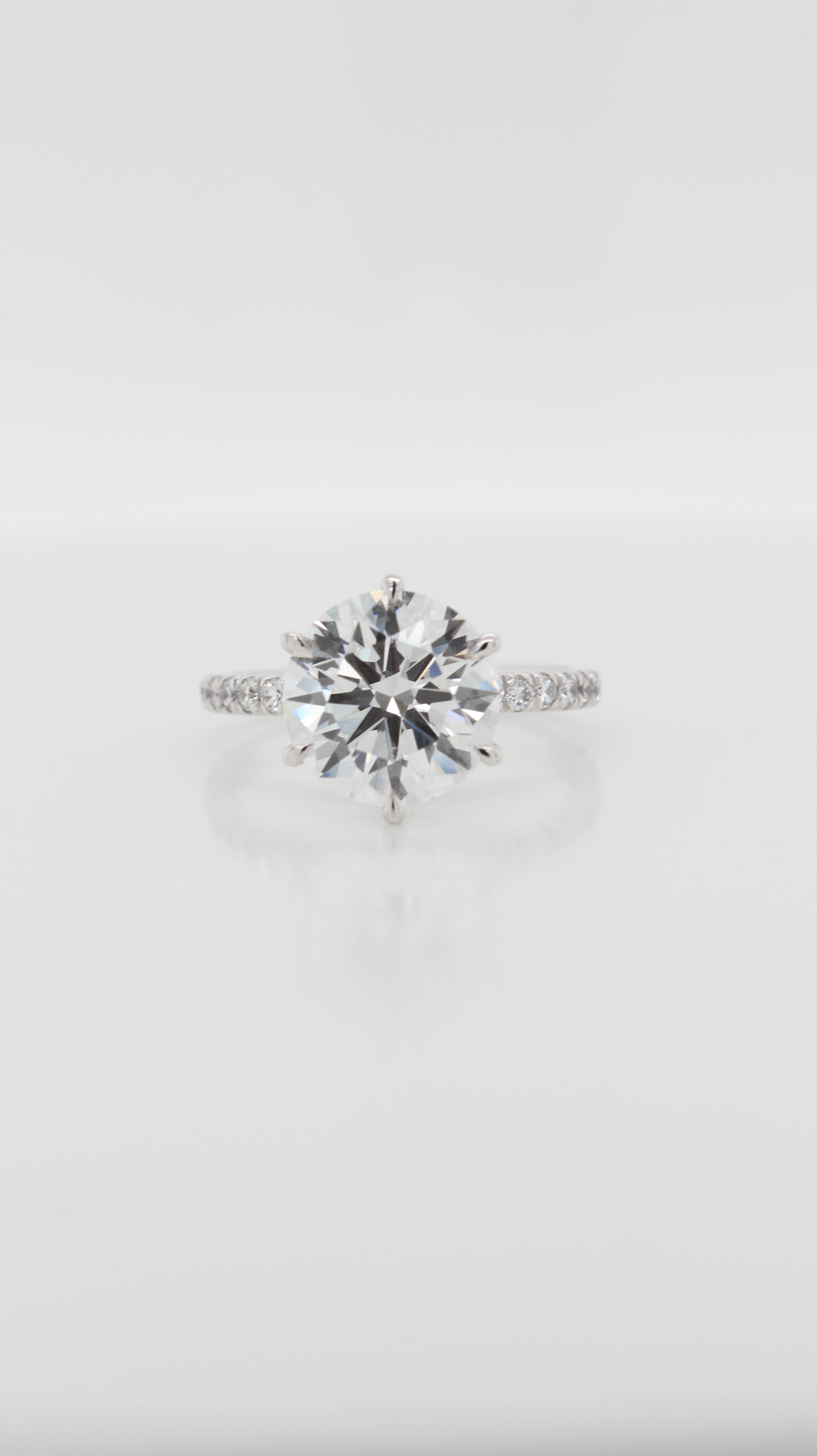 3.32ct Round Brilliant Diamond in the Christina Design