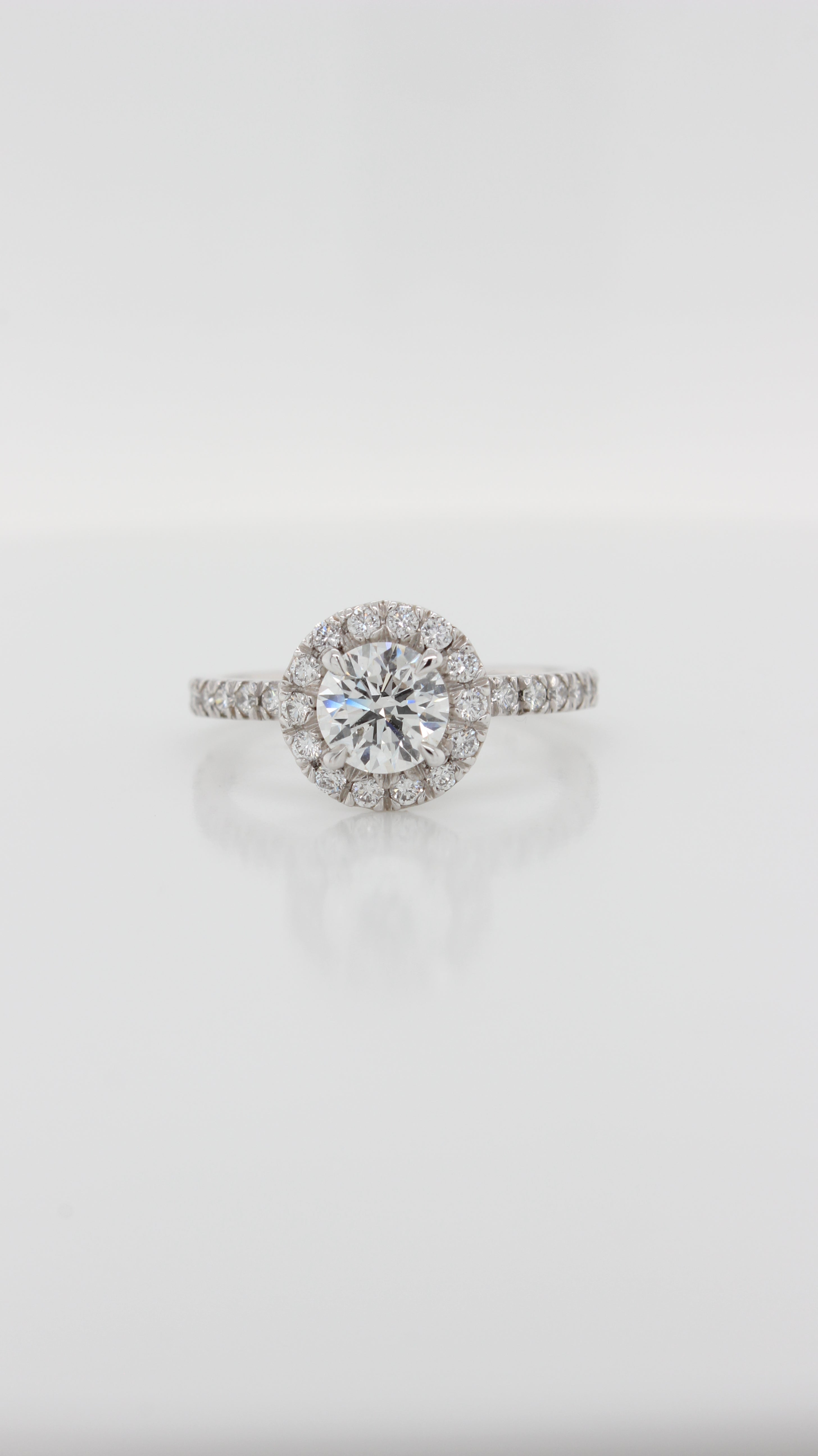 Round Brilliant Diamond in the Kensington Halo Design