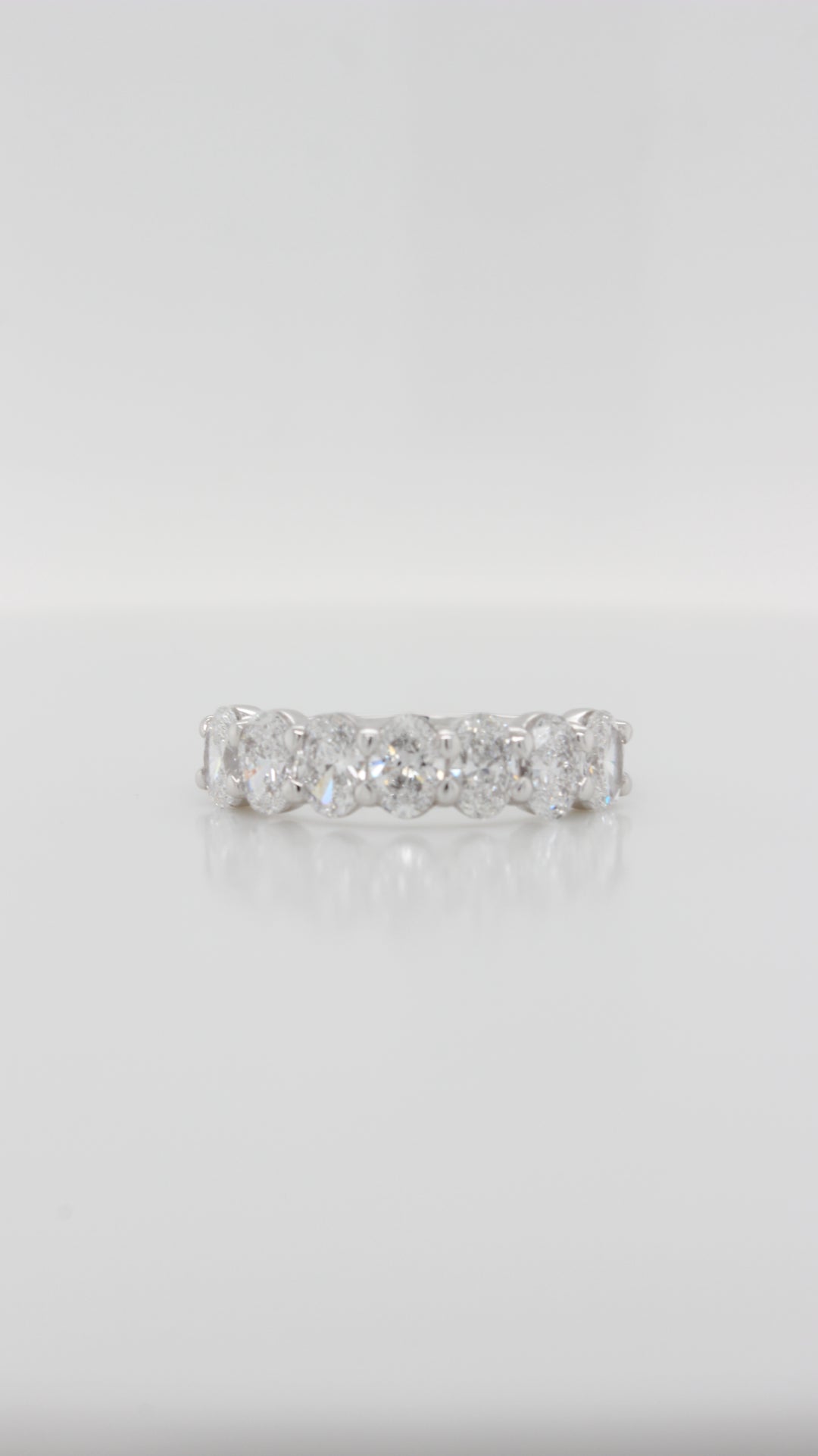 1.47ct Oval Cut Diamond Vertical Set