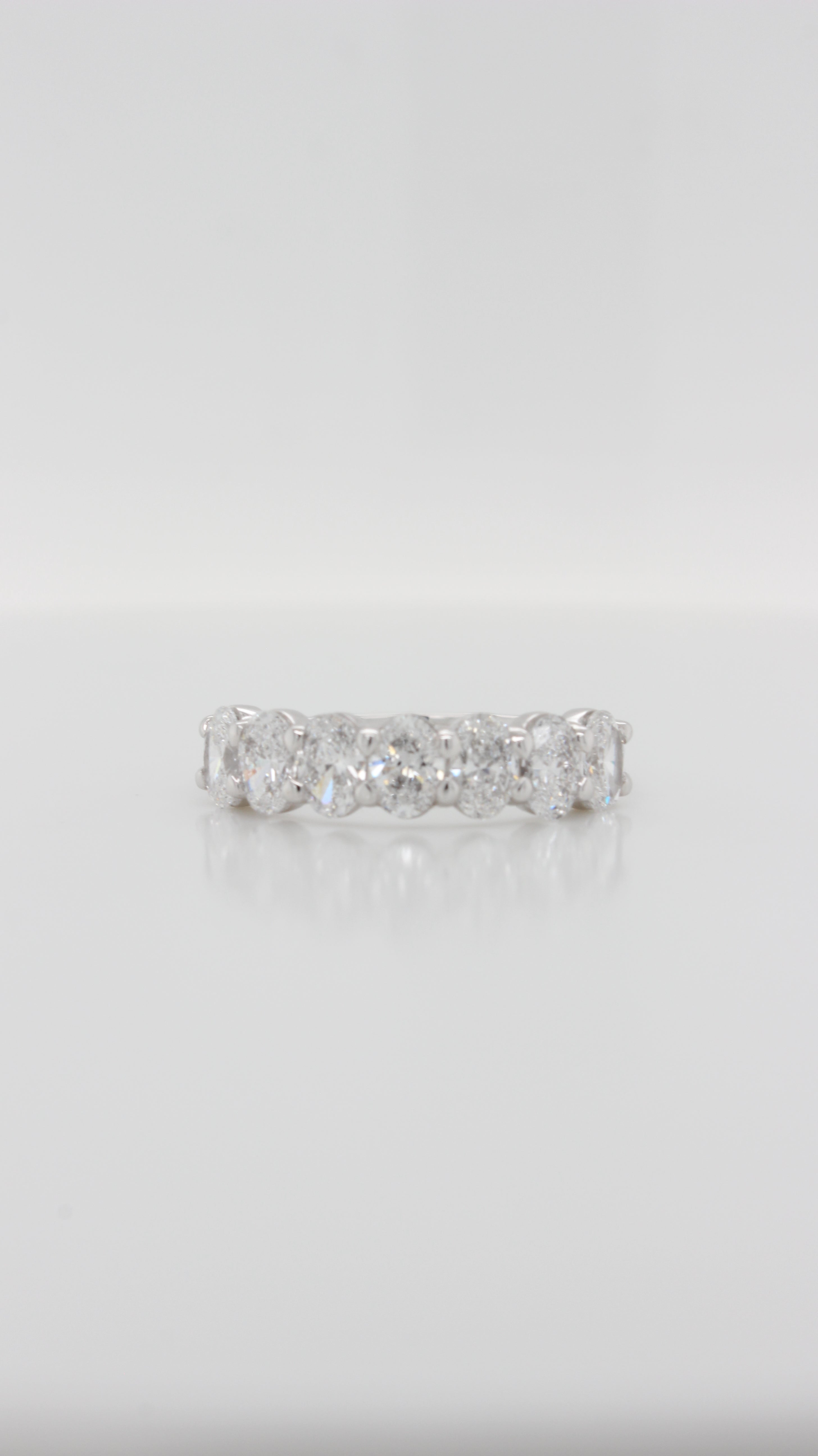 1.47ct Oval Cut Diamond Vertical Set