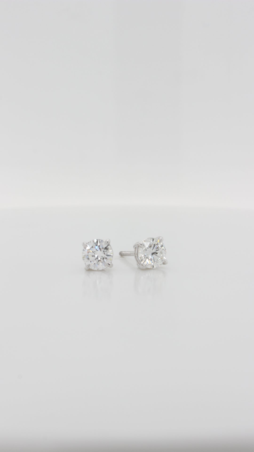 TW1.00ct Round Brilliant Cut Diamond Studs