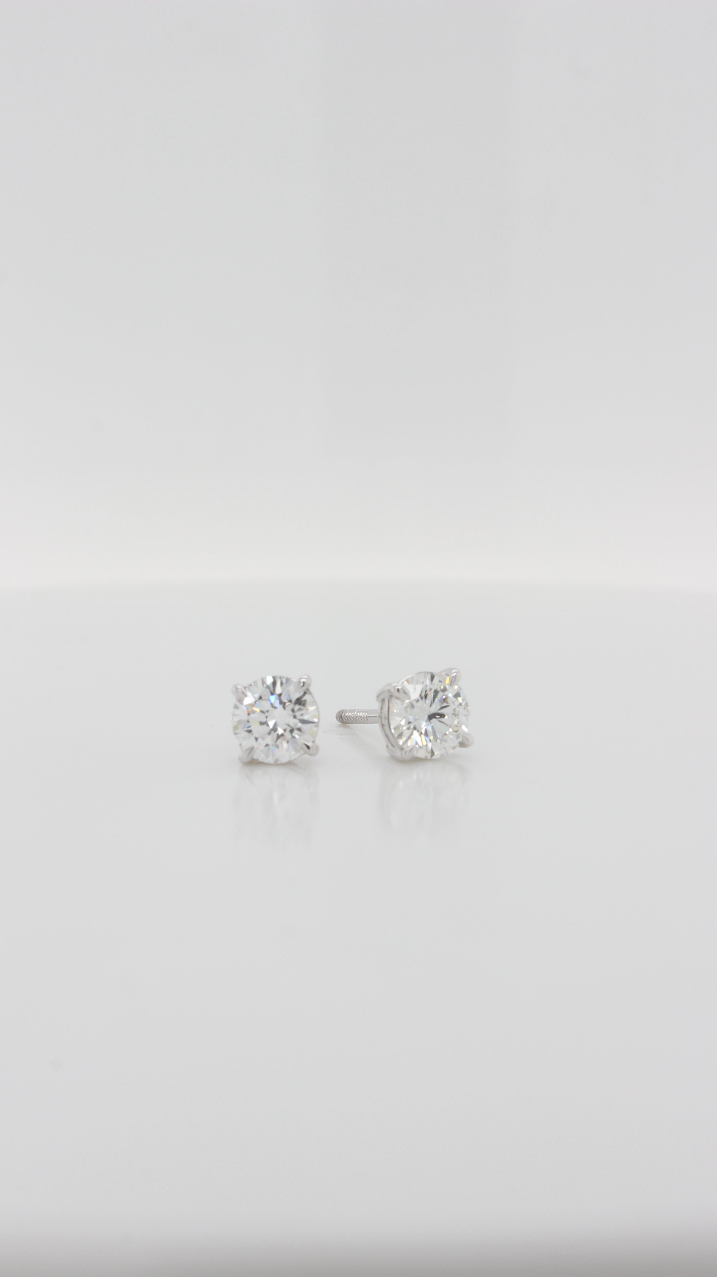 TW1.00ct Round Brilliant Cut Diamond Studs