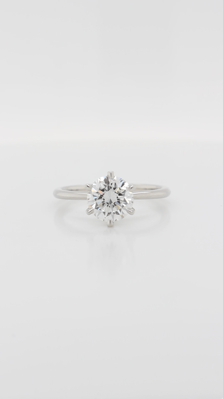 Round Brilliant Diamond in the Parker Classic Solitaire